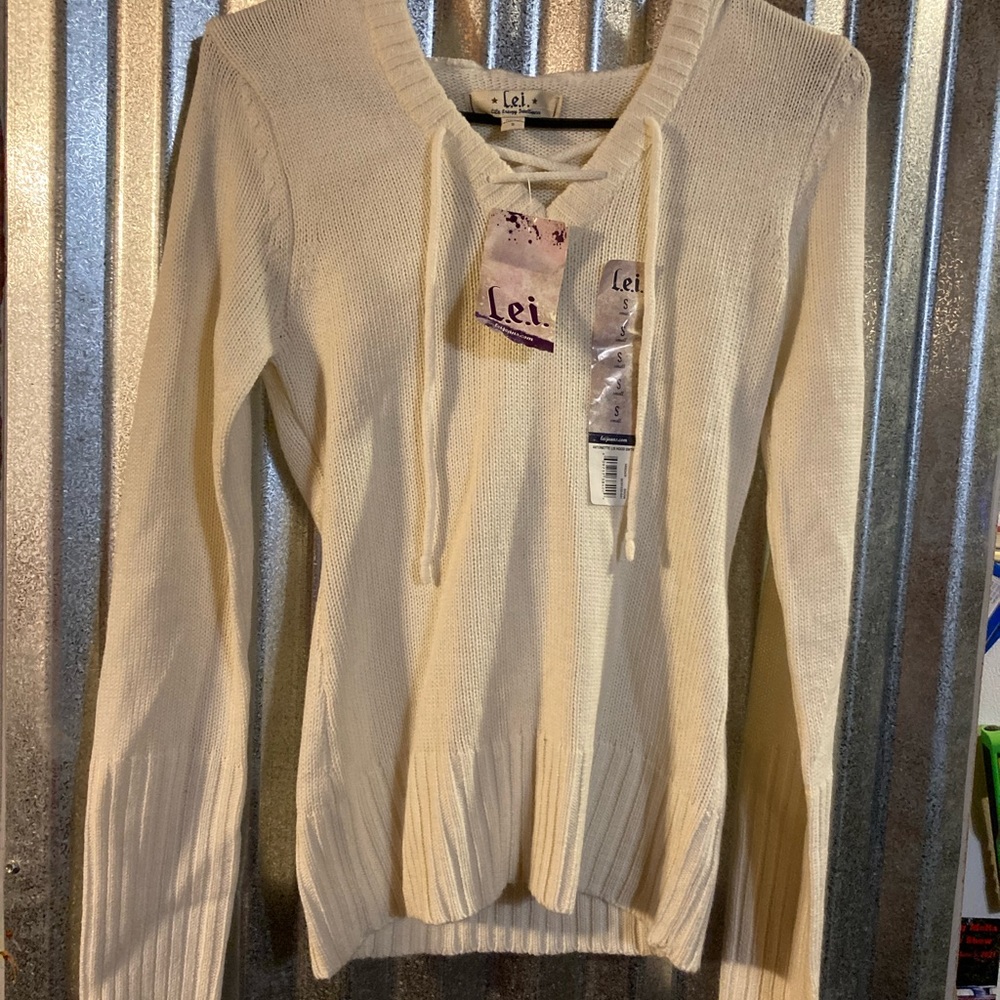 LEI small white sweater
